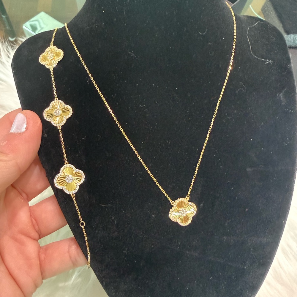 Rachel Zoe Gold Large Clover Necklace & bracelet